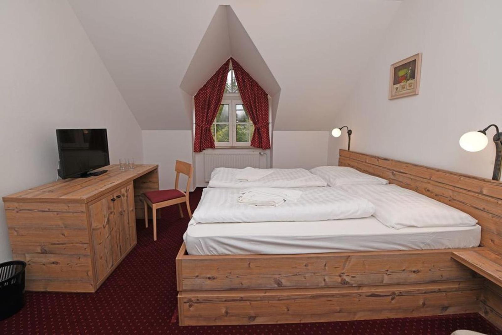 Hotel Konsel Říčky Bagian luar foto