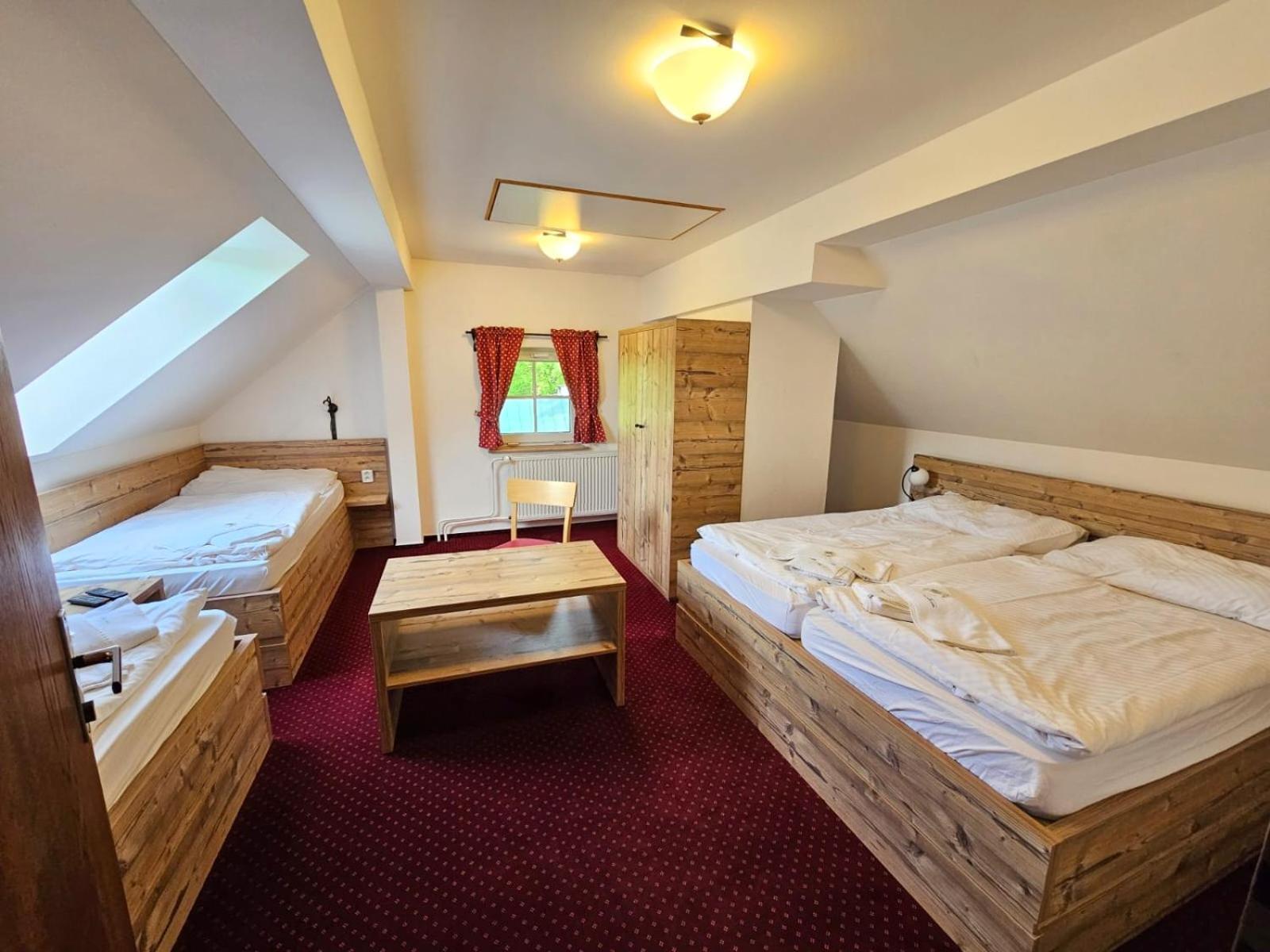 Hotel Konsel Říčky Bagian luar foto