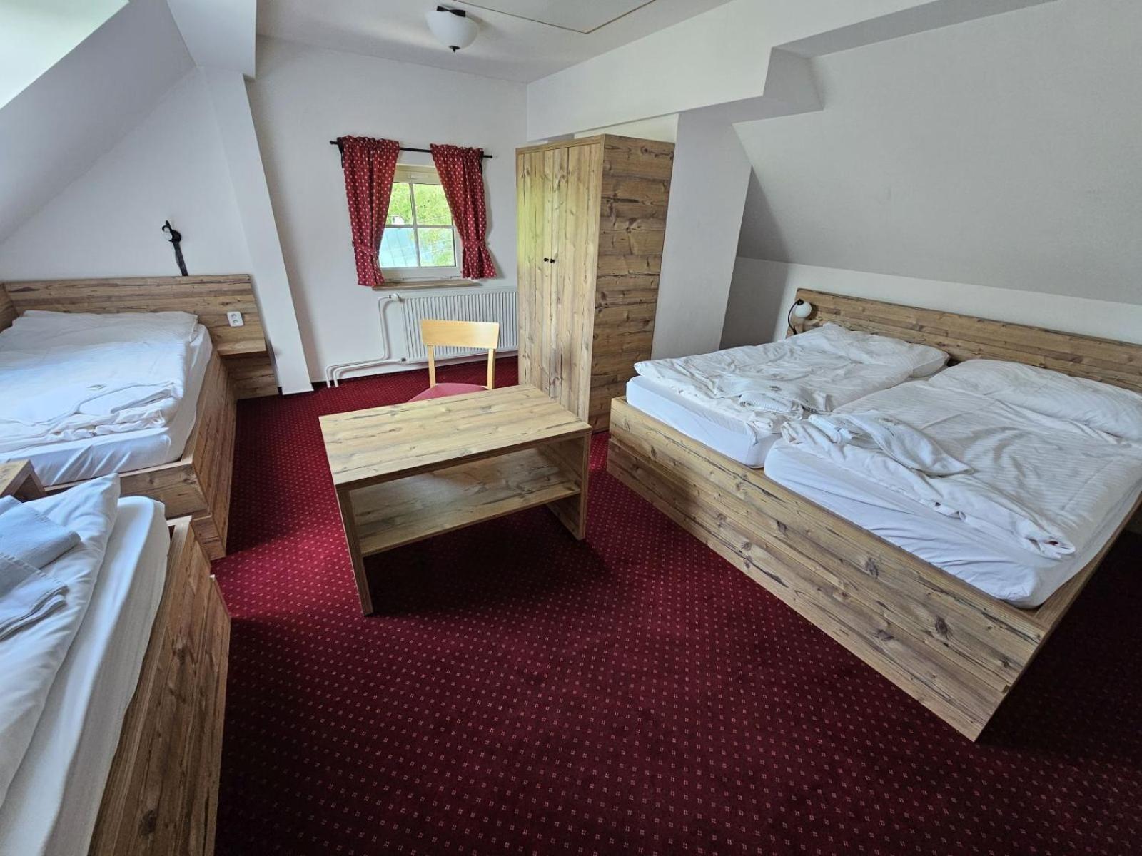 Hotel Konsel Říčky Bagian luar foto