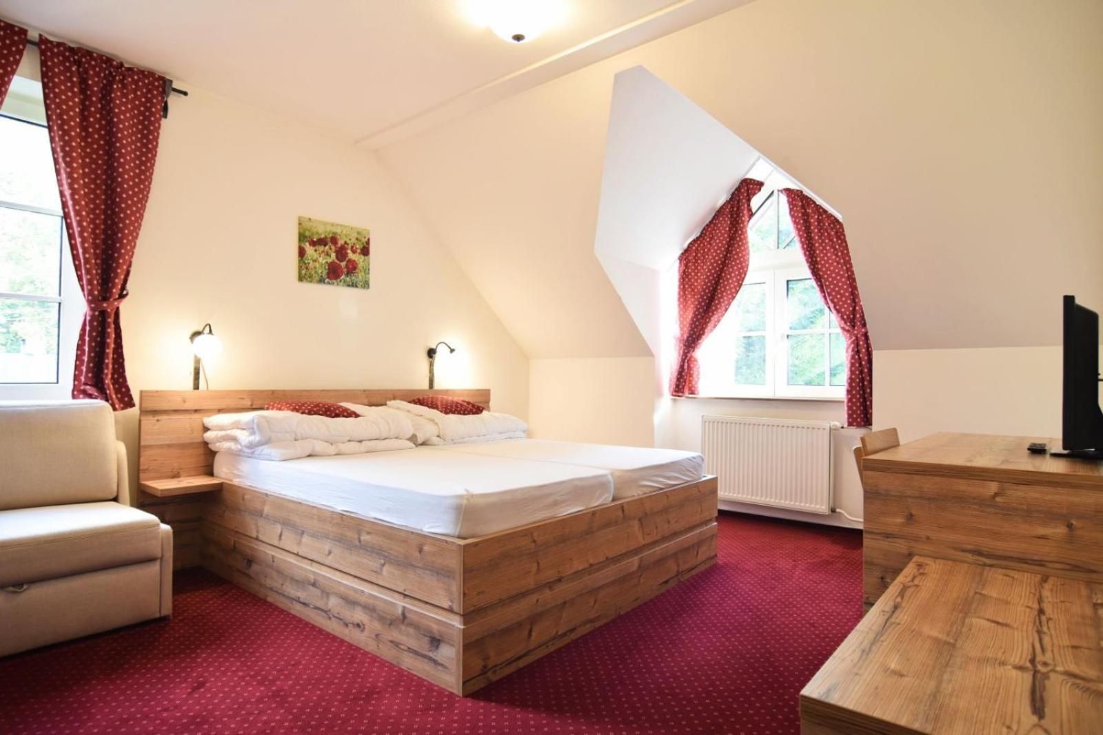 Hotel Konsel Říčky Bagian luar foto