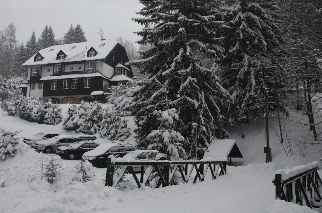Hotel Konsel Říčky Bagian luar foto