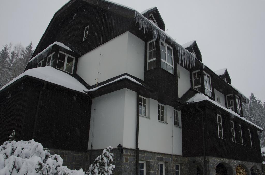 Hotel Konsel Říčky Bagian luar foto