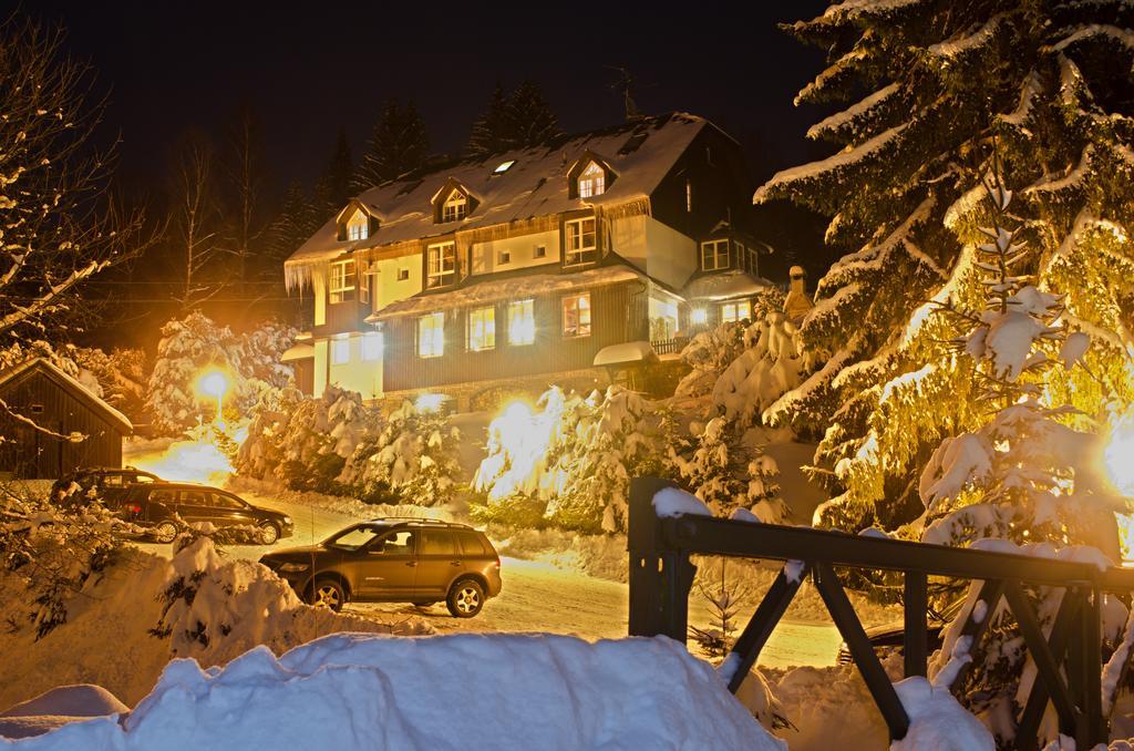 Hotel Konsel Říčky Bagian luar foto