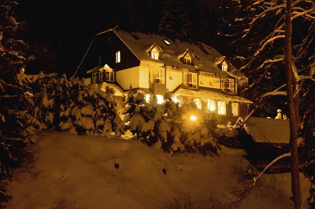 Hotel Konsel Říčky Bagian luar foto