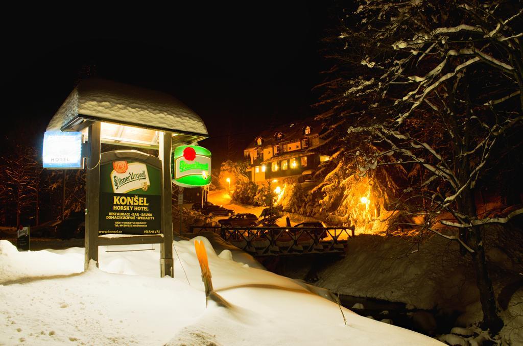 Hotel Konsel Říčky Bagian luar foto