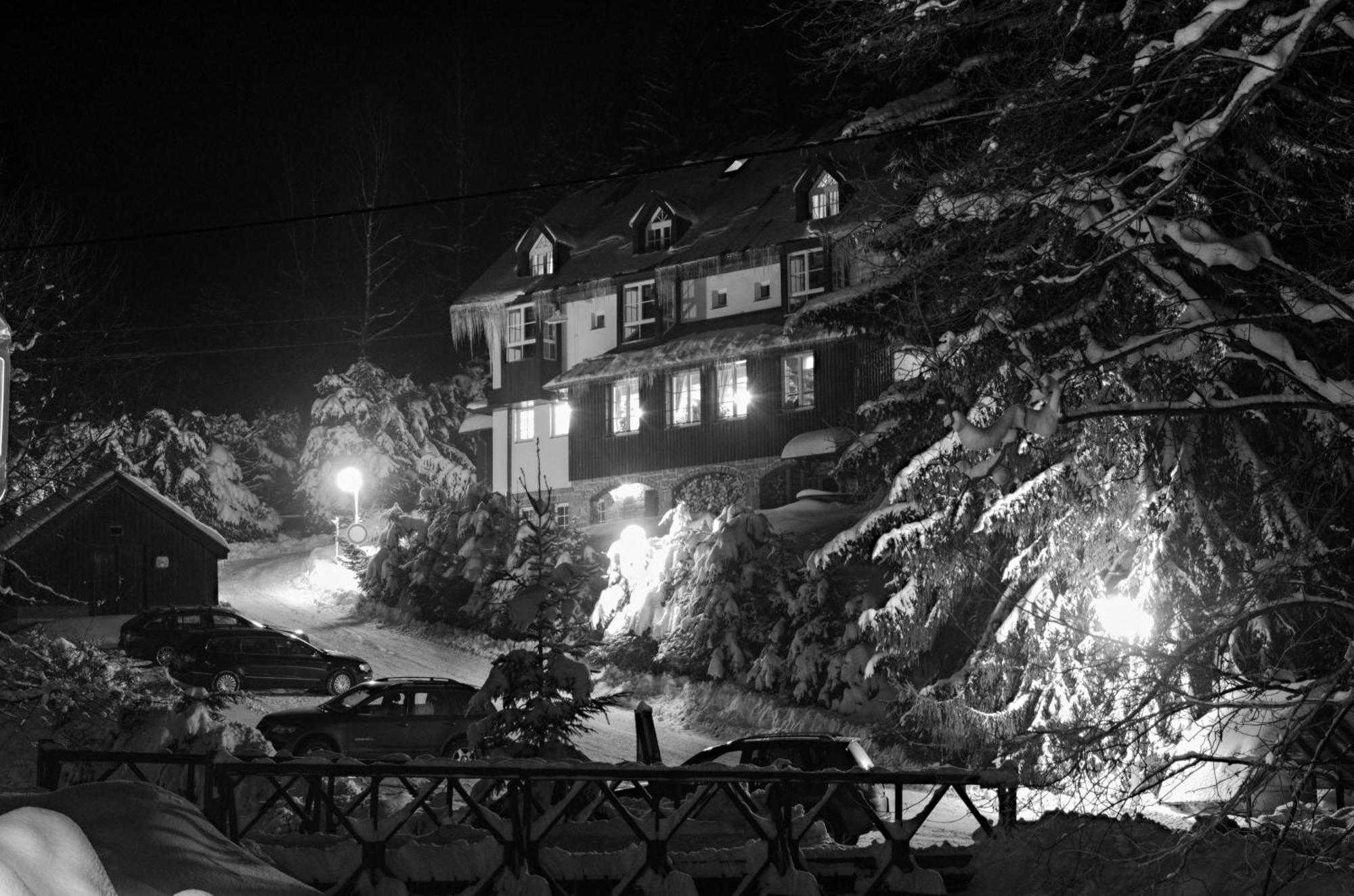 Hotel Konsel Říčky Bagian luar foto