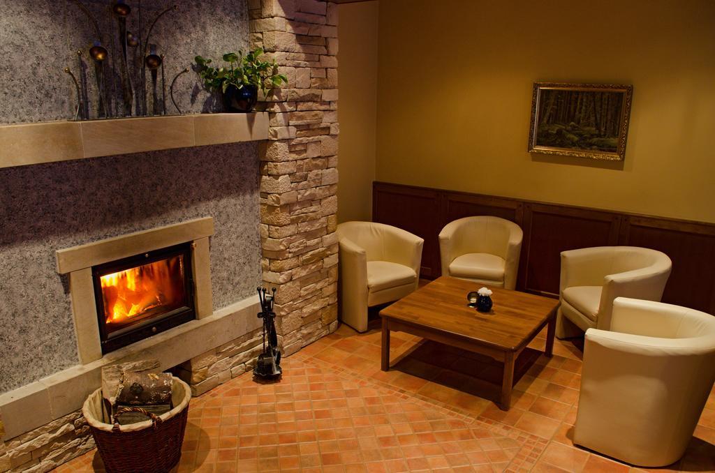 Hotel Konsel Říčky Bagian luar foto
