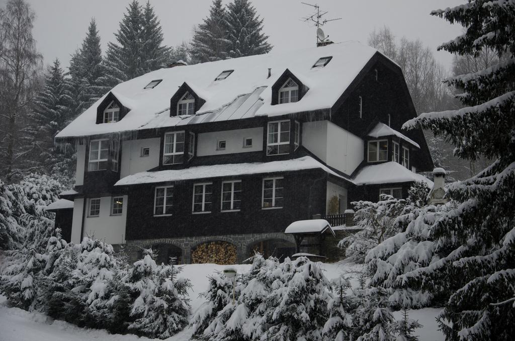 Hotel Konsel Říčky Bagian luar foto