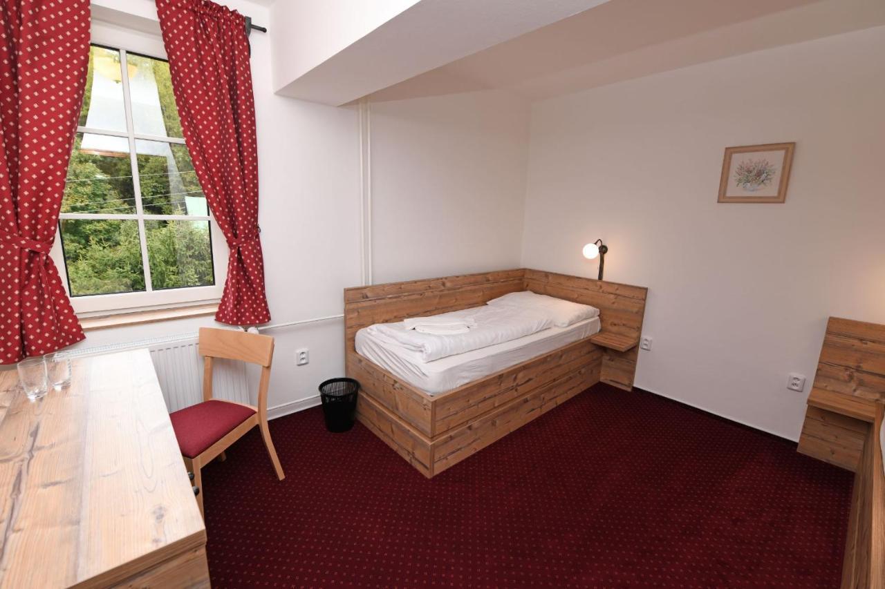Hotel Konsel Říčky Bagian luar foto