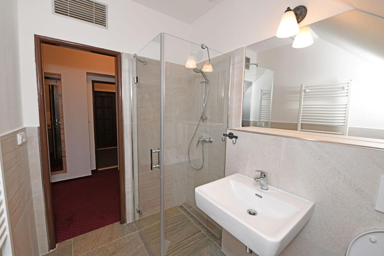 Hotel Konsel Říčky Bagian luar foto