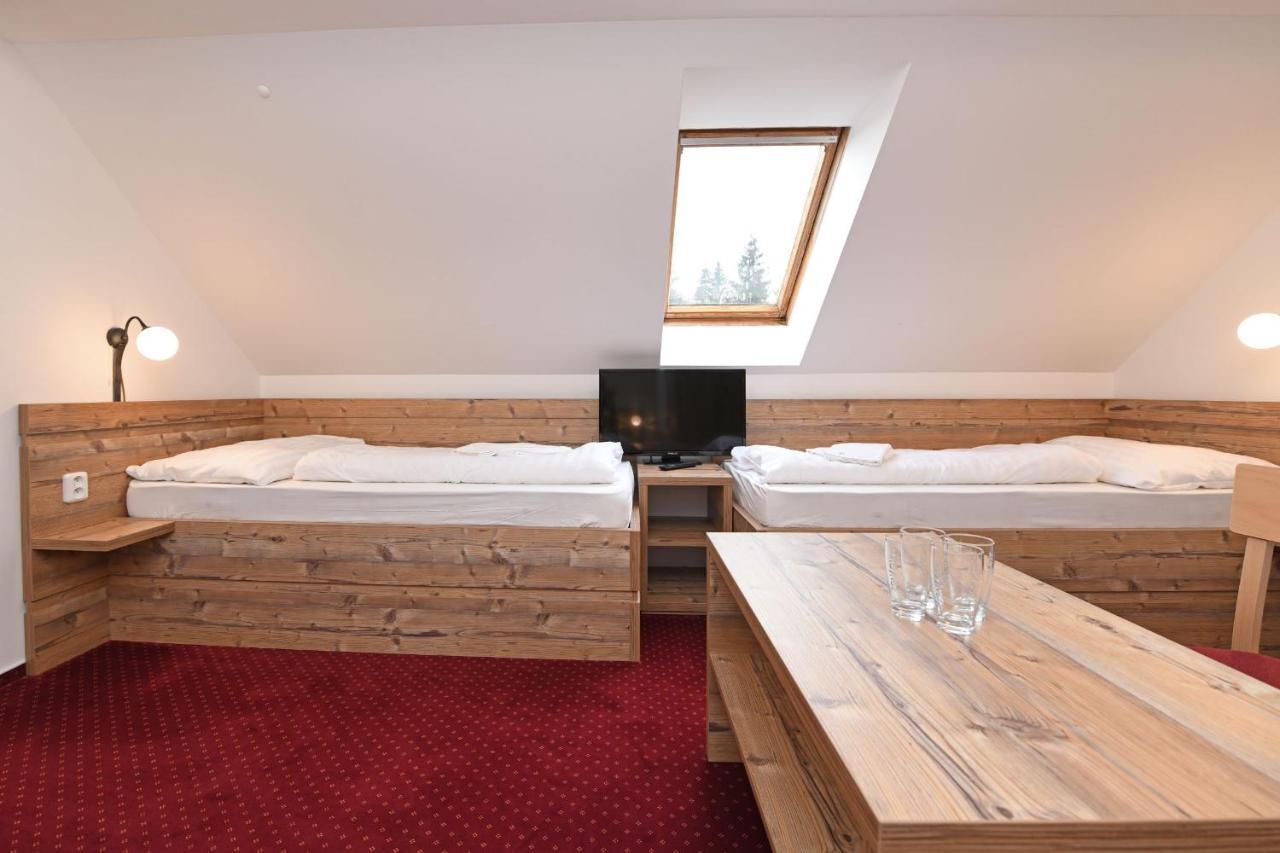 Hotel Konsel Říčky Bagian luar foto