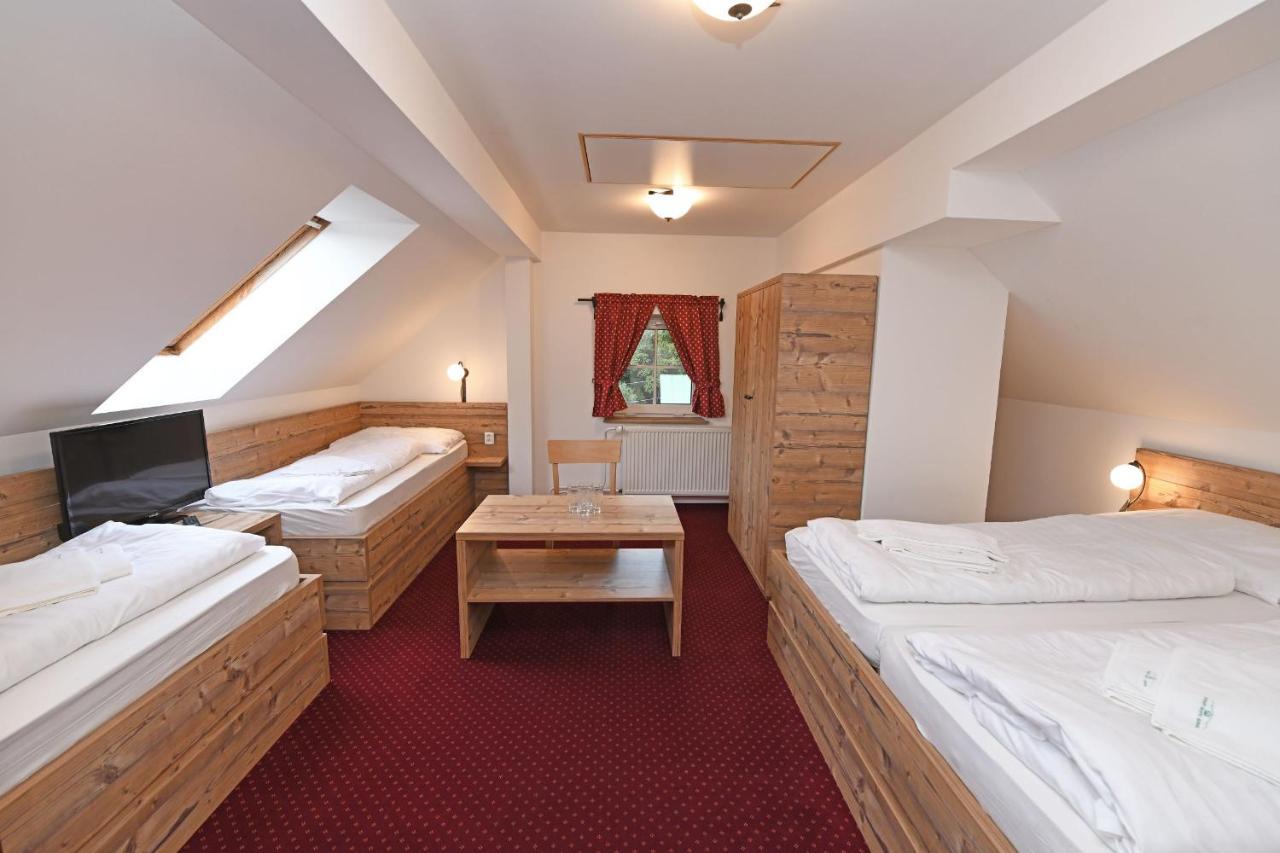Hotel Konsel Říčky Bagian luar foto
